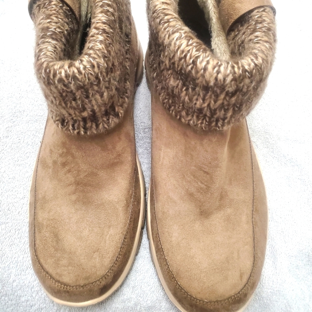 Skechers Relaxed Fit Tan Boots